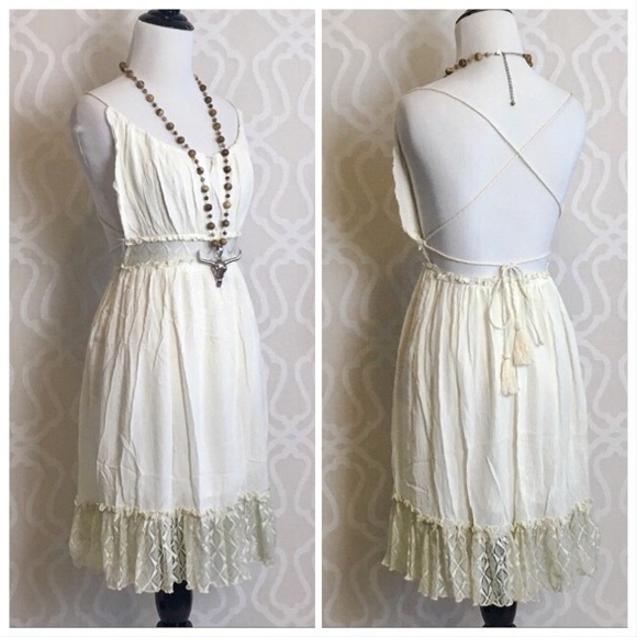 *LAST ONE* Ivory Antique Lace Dress - Picture 4 of 8